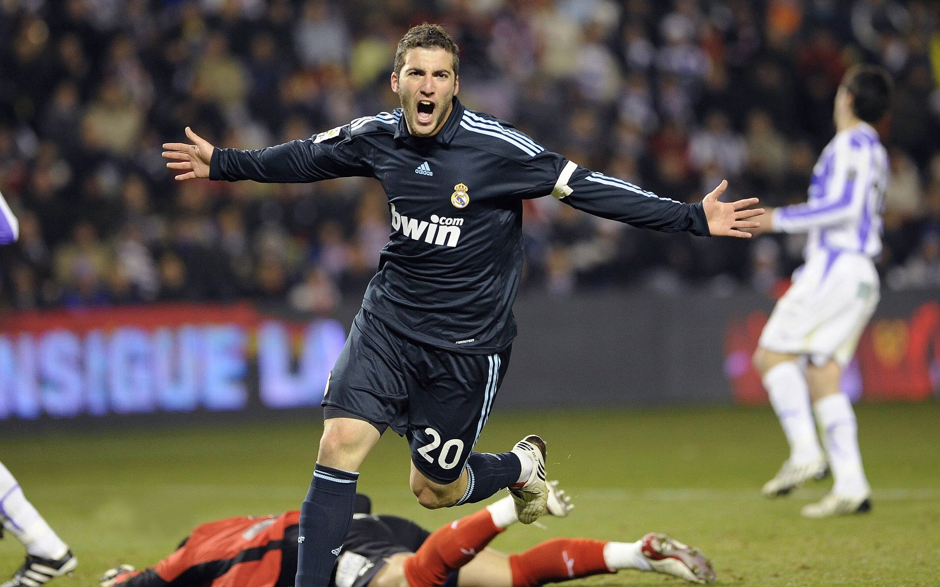 当锡安在伯纳乌隔扣皇马，体育跨界叙事如何重塑英雄定义