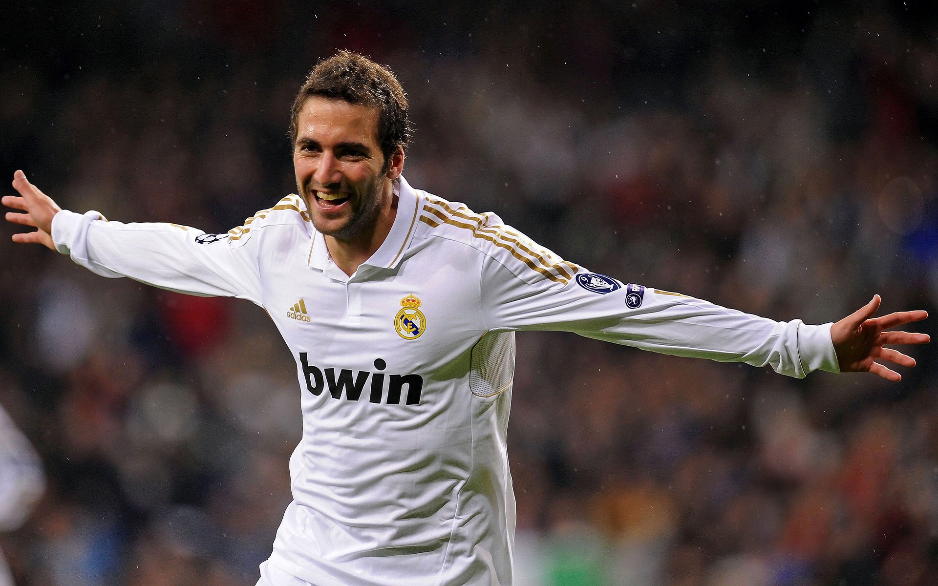 楚阿梅尼惊天远射点燃巨龙,葡萄牙主场完胜塞维利亚展现战术压制